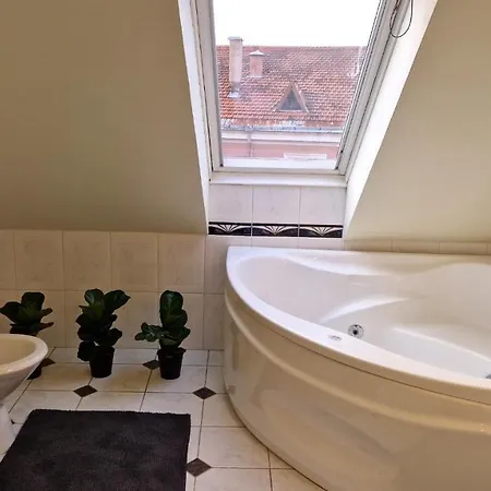 Tyzenxl Luxury Apartment *